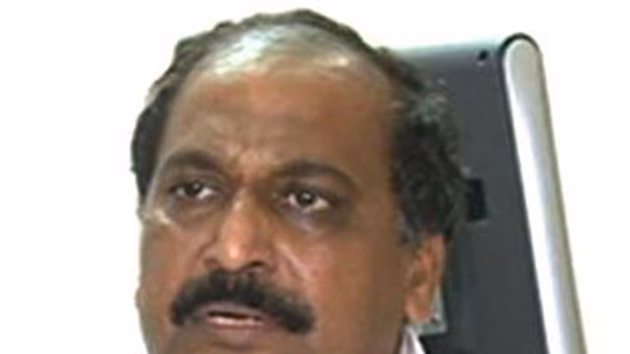 అబద్దాలకు బ్రాండ్ అంబాసిడర్ నువ్వు, సీఎంగా పనికిరావు: చంద్రబాబుపై శిల్పా చక్రపాణిరెడ్డి ఫైర్ అబద్దాలకు బ్రాండ్ అంబాసిడర్ నువ్వు, సీఎంగా పనికిరావు: చంద్రబాబుపై శిల్పా చక్రపాణిరెడ్డి ఫైర్