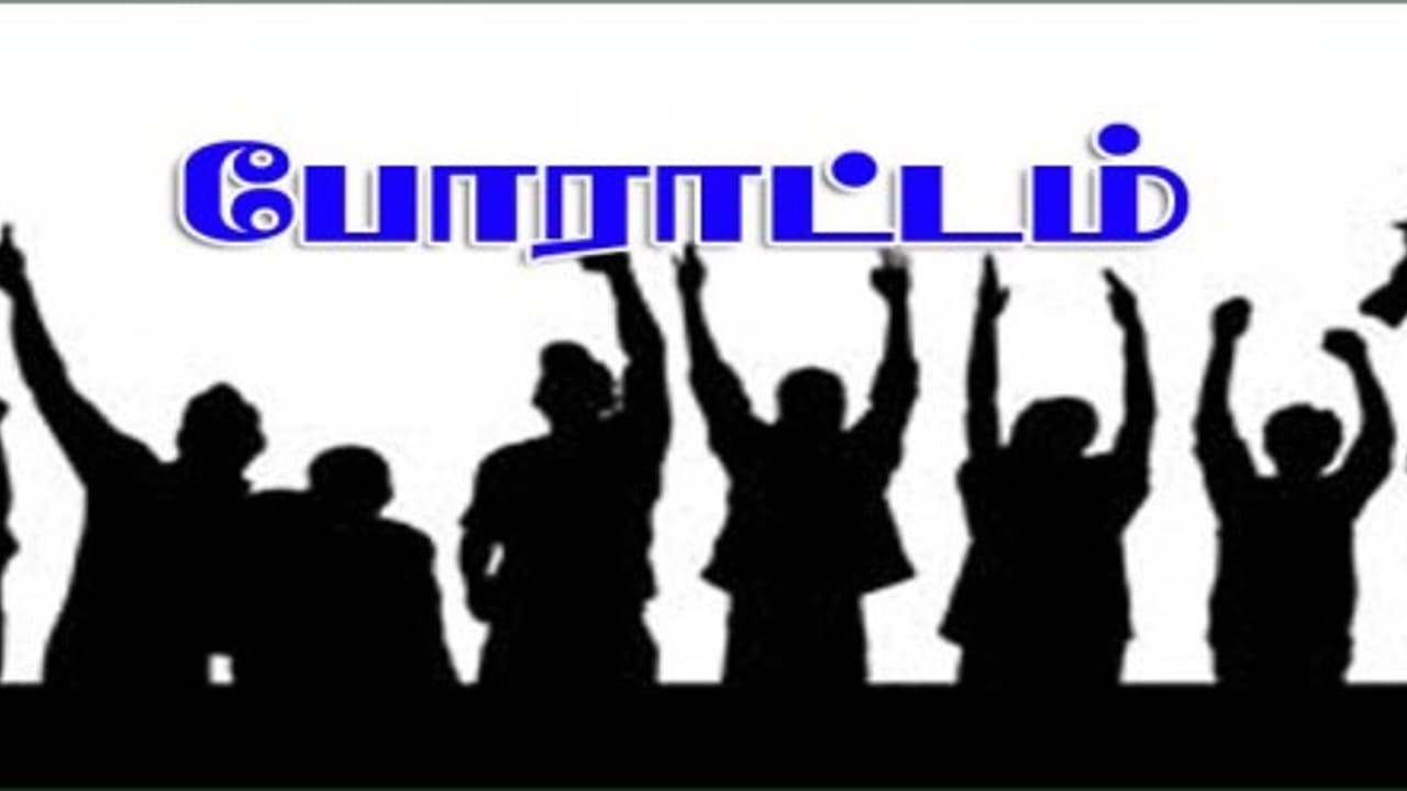 சாலையோர வணிகர்களை இடமாற்றம் செய்வதை கைவிட கோரி நகராட்சி அலுவலகத்தில் போராட்டம்; சாலையோர வணிகர்களை இடமாற்றம் செய்வதை கைவிட கோரி நகராட்சி அலுவலகத்தில் போராட்டம்;