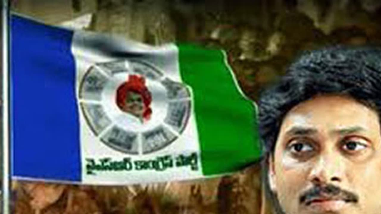 కార్పోరేషన్ ఎన్నికలకు ముందే వైసిపి షాక్... బీసీ సెల్ అధ్యక్షుడి రాజీనామా కార్పోరేషన్ ఎన్నికలకు ముందే వైసిపి షాక్... బీసీ సెల్ అధ్యక్షుడి రాజీనామా