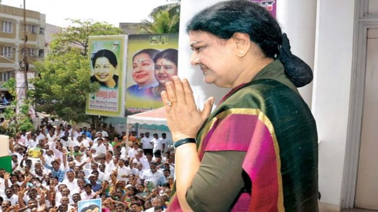 "சசிகலாவுக்கு ஆயுட்காலம் முழுவதும் தேர்தலில் நிற்க தடை" தேர்தல் ஆணையம் அதிரடி "சசிகலாவுக்கு ஆயுட்காலம் முழுவதும் தேர்தலில் நிற்க தடை" தேர்தல் ஆணையம் அதிரடி