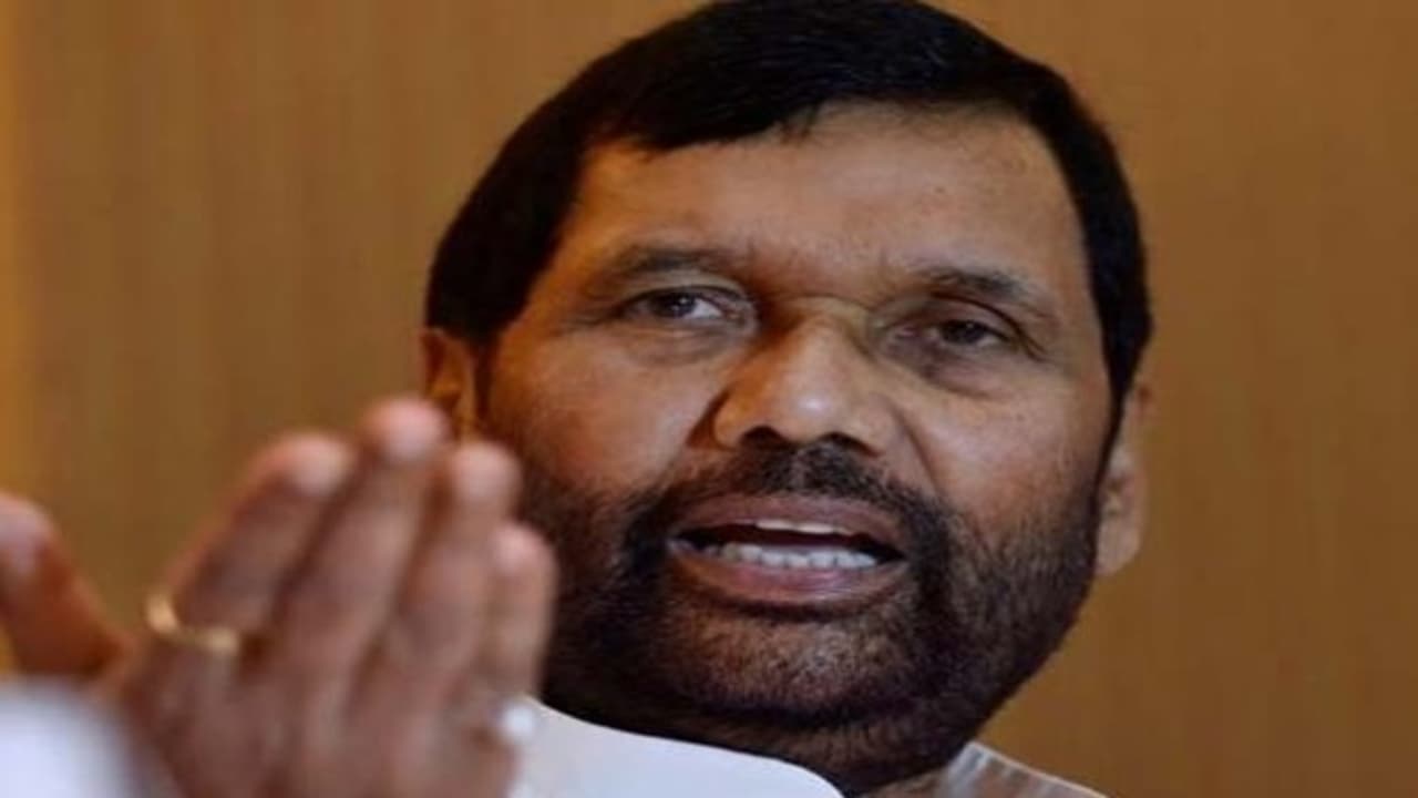 సాక్షాత్తూ కేంద్రమంత్రి ఇంట్లో "మంచి"నీరు కరువు... ఇది ఢిల్లీ పరిస్థితి సాక్షాత్తూ కేంద్రమంత్రి ఇంట్లో "మంచి"నీరు కరువు... ఇది ఢిల్లీ పరిస్థితి