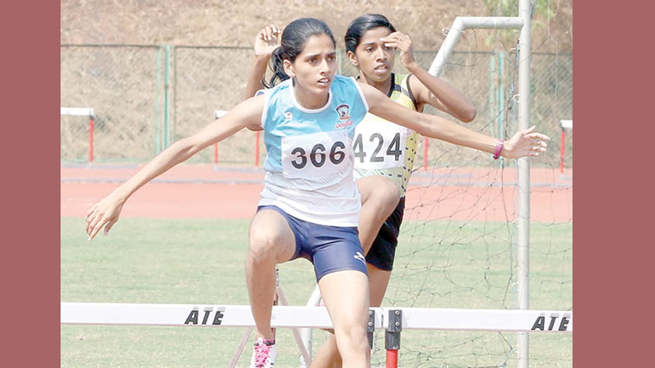 ട്രാക്കിലെ താരമായി ജെറിൻ; കോളേജ് ഗെയിംസില് ഓടിയെടുത്തത് മൂന്ന് സ്വര്ണം ട്രാക്കിലെ താരമായി ജെറിൻ; കോളേജ് ഗെയിംസില് ഓടിയെടുത്തത് മൂന്ന് സ്വര്ണം