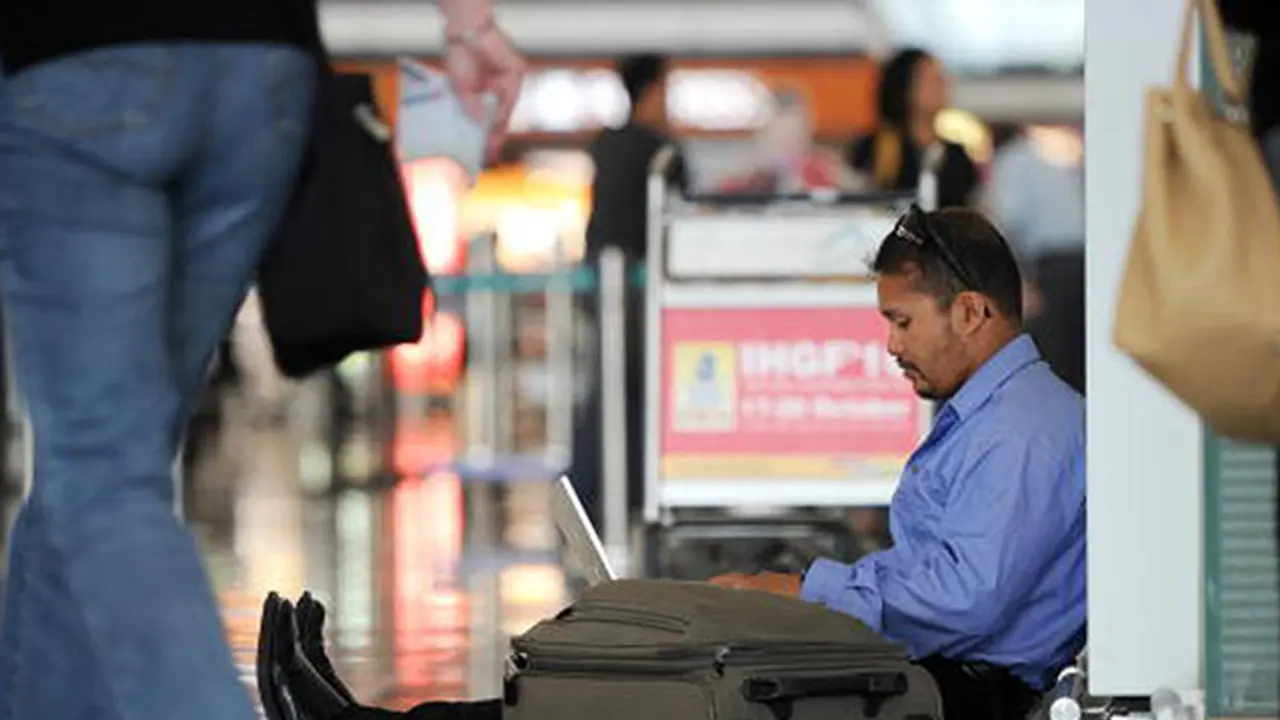 Facebook, Airtel team up to deploy 20,000 Wi Fi hotspots Facebook, Airtel team up to deploy 20,000 Wi Fi hotspots