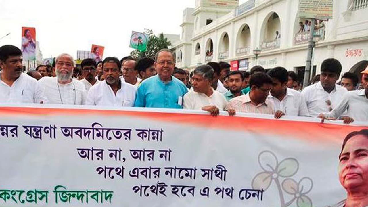 ത്രിപുരയില് ആറു കോണ്ഗ്രസ് എംഎല്എമാര് പാര്ട്ടിവിട്ടു ത്രിപുരയില് ആറു കോണ്ഗ്രസ് എംഎല്എമാര് പാര്ട്ടിവിട്ടു