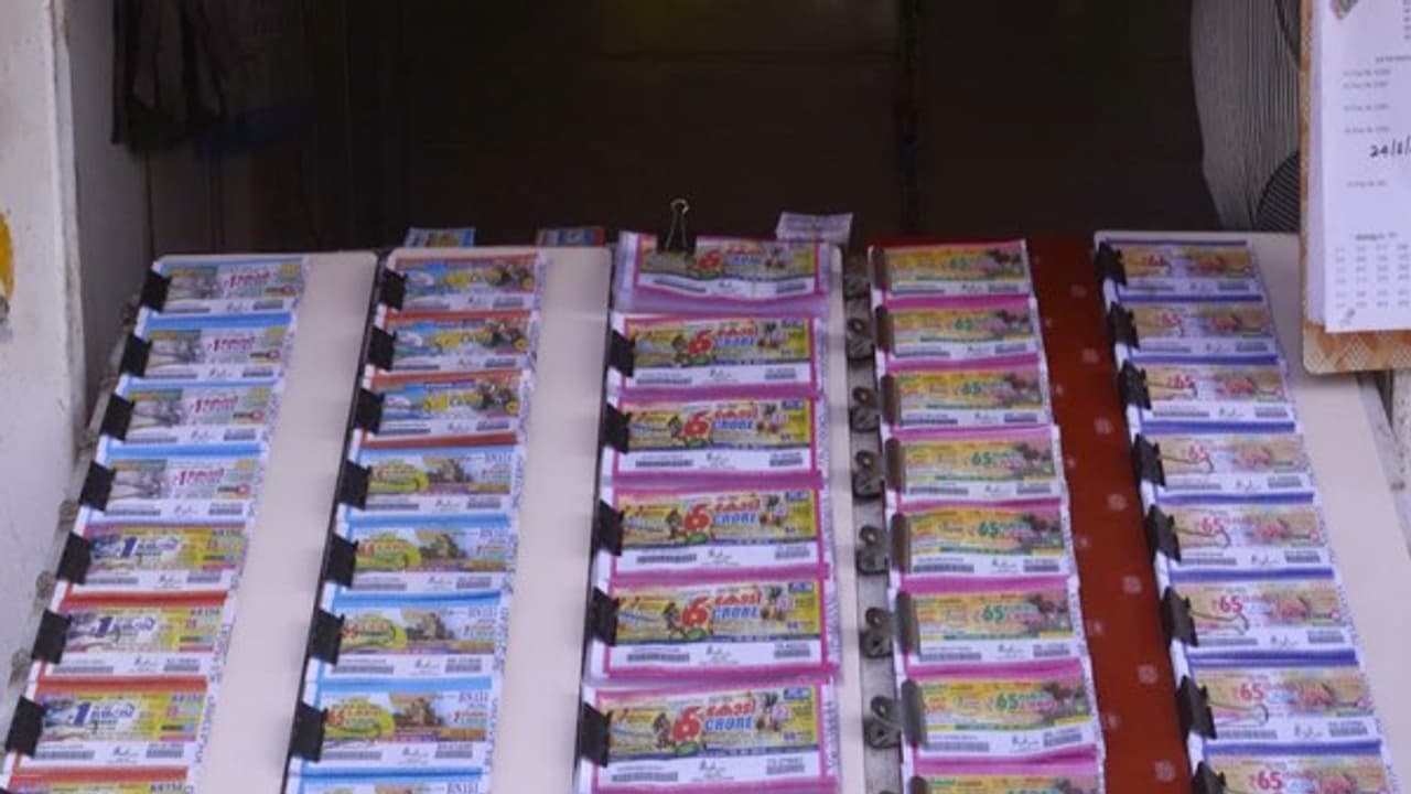 தமிழகத்தினுள் மீண்டும் நுழைகிறதா லாட்டரி பூதம்?!: மக்கள் பணத்தில் மஞ்சள் குளிக்க துடிக்கும் மாஜி அமைச்சர்கள்? தமிழகத்தினுள் மீண்டும் நுழைகிறதா லாட்டரி பூதம்?!: மக்கள் பணத்தில் மஞ்சள் குளிக்க துடிக்கும் மாஜி அமைச்சர்கள்?