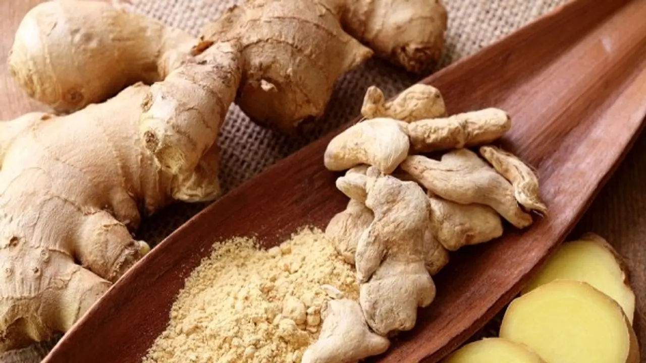 fresh dried and powdered ginger 33538.jpg fresh dried and powdered ginger 33538.jpg