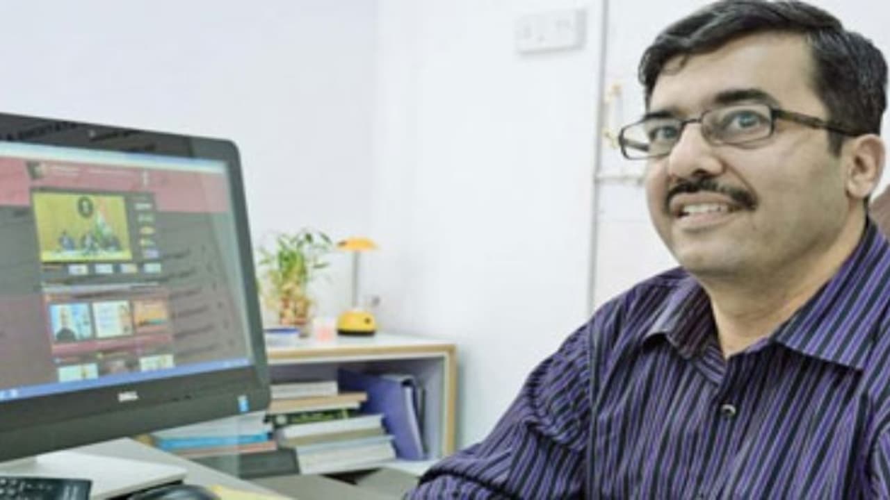 ஆர்.கே.நகர் இடைத்தேர்தல் ரத்தா?...தேர்தல் அதிகாரிகளுடன் ராஜேஷ் லக்கானி ஆலோசனை… ஆர்.கே.நகர் இடைத்தேர்தல் ரத்தா?...தேர்தல் அதிகாரிகளுடன் ராஜேஷ் லக்கானி ஆலோசனை…