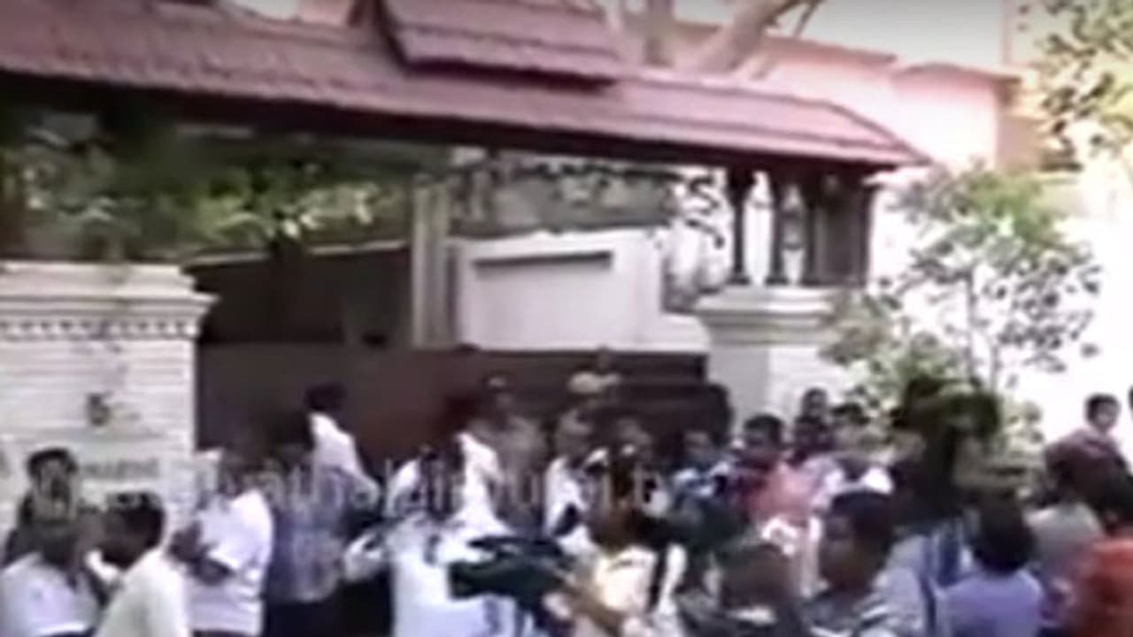 Delhi police on Dinakaran's cash trail in Chennai, to sniff through B'luru Kochi Delhi police on Dinakaran's cash trail in Chennai, to sniff through B'luru Kochi