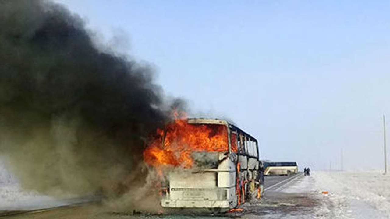 ഓടിക്കൊണ്ടിരുന്ന ബസിനു തീ പിടിച്ചു; 52 പേർ വെന്തുമരിച്ചു