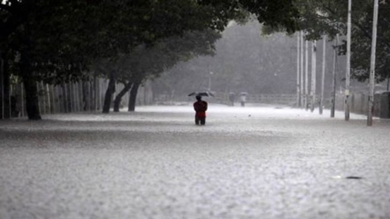Tamilnadu Rain/​மீண்டும் கொட்டும் மழை.. 23 மாவட்டங்களில் பள்ளிகளுக்கு லீவு.. உங்கள் மாவட்டத்துக்கு லீவா.?