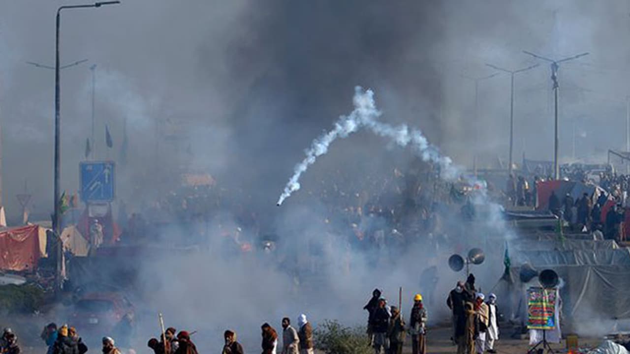 ഉപരോധത്തിന് അവസാനം; പാകിസ്താന് പോലീസ് ഇസ്ലാമാബാദ് സ്വതന്ത്രമാക്കി ഉപരോധത്തിന് അവസാനം; പാകിസ്താന് പോലീസ് ഇസ്ലാമാബാദ് സ്വതന്ത്രമാക്കി