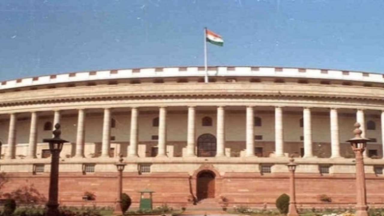 ఒత్తిడికి తలొగ్గిన మోడీ సర్కార్: ఎట్టకేలకు అవిశ్వాసంపై చర్చకు సిద్ధం ఒత్తిడికి తలొగ్గిన మోడీ సర్కార్: ఎట్టకేలకు అవిశ్వాసంపై చర్చకు సిద్ధం