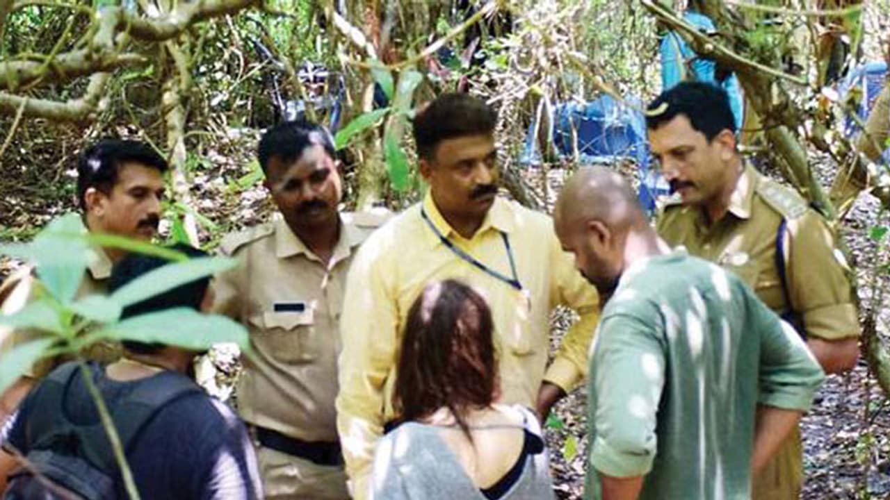 ലിഗയുടെ കൊലപാതകം; അന്വേഷണത്തില് തിരിച്ചടിയായത് പ്രദേശവാസികളുടെ നിസ്സഹകരണം ലിഗയുടെ കൊലപാതകം; അന്വേഷണത്തില് തിരിച്ചടിയായത് പ്രദേശവാസികളുടെ നിസ്സഹകരണം