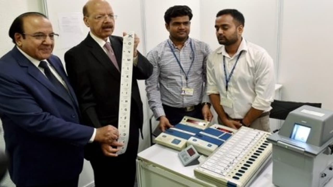 వారికి ఆంధ్ర, తెలంగాణల్లో రెండు చోట్ల ఓట్లు