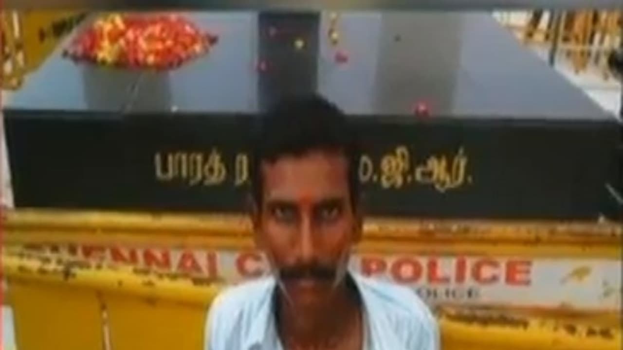 காவிரி மேலாண்மை வாரியம் வேண்டி ஈரோட்டில் இளைஞர் தீக்குளிப்பு!! மோடியின் வருகைக்கு எதிர்ப்பு காவிரி மேலாண்மை வாரியம் வேண்டி ஈரோட்டில் இளைஞர் தீக்குளிப்பு!! மோடியின் வருகைக்கு எதிர்ப்பு