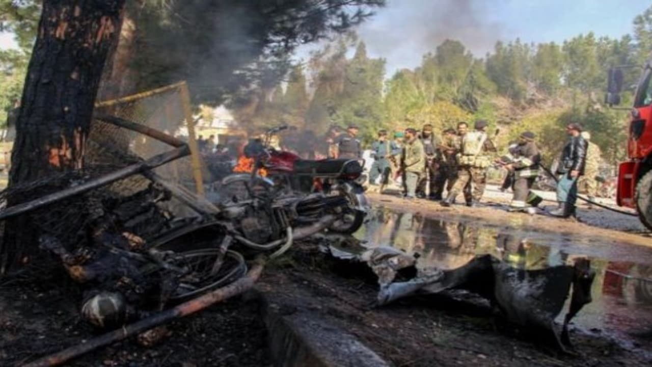போலீசுக்கும் போலீசுக்கும் சண்டை 11 பேர் சுட்டுக்கொலை போலீசுக்கும் போலீசுக்கும் சண்டை 11 பேர் சுட்டுக்கொலை