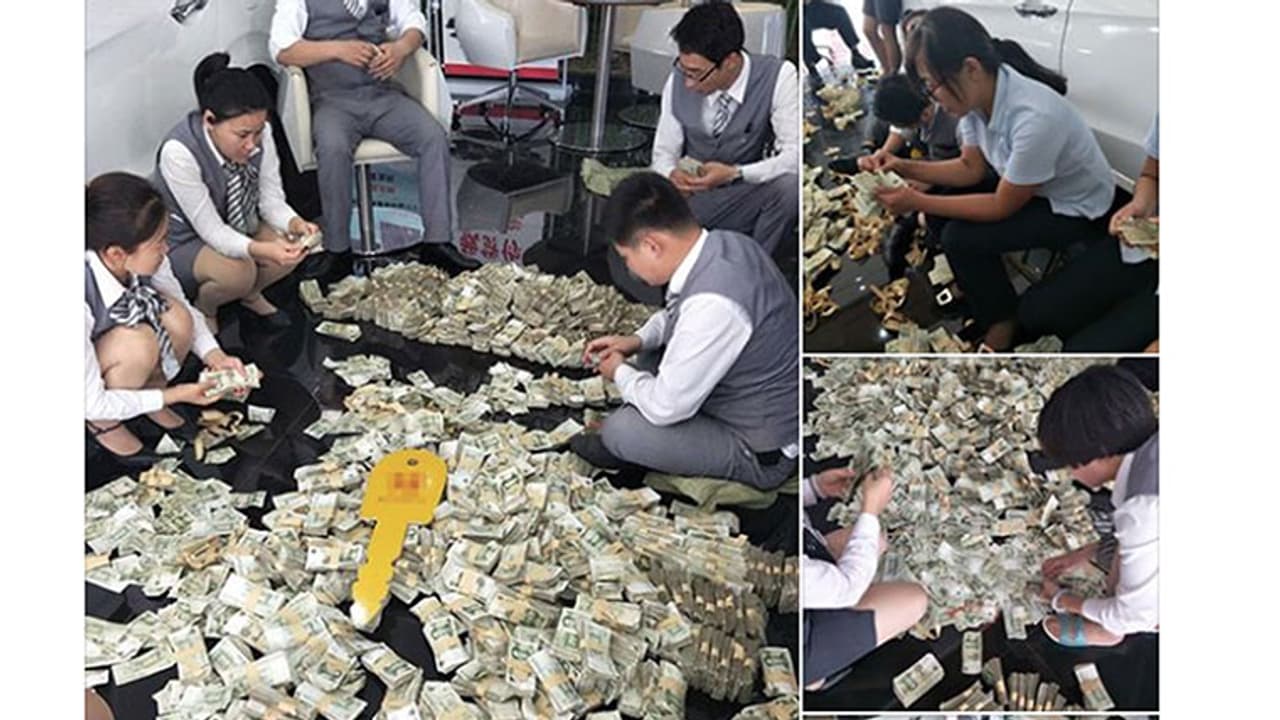 യുവതി കാർ വാങ്ങാനെത്തിയത് നാലു ചാക്ക് നോട്ടുമായി!