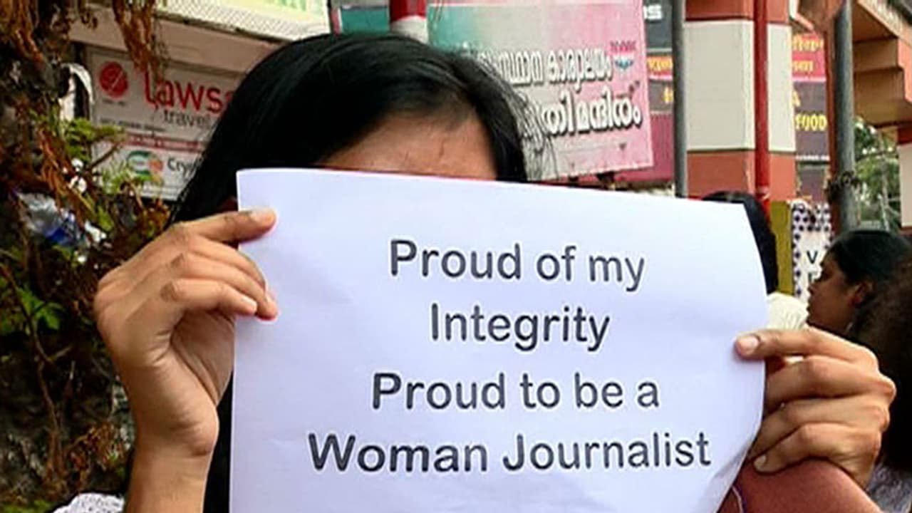 Women journalist held protest march against Mangalam's sting operation Women journalist held protest march against Mangalam's sting operation