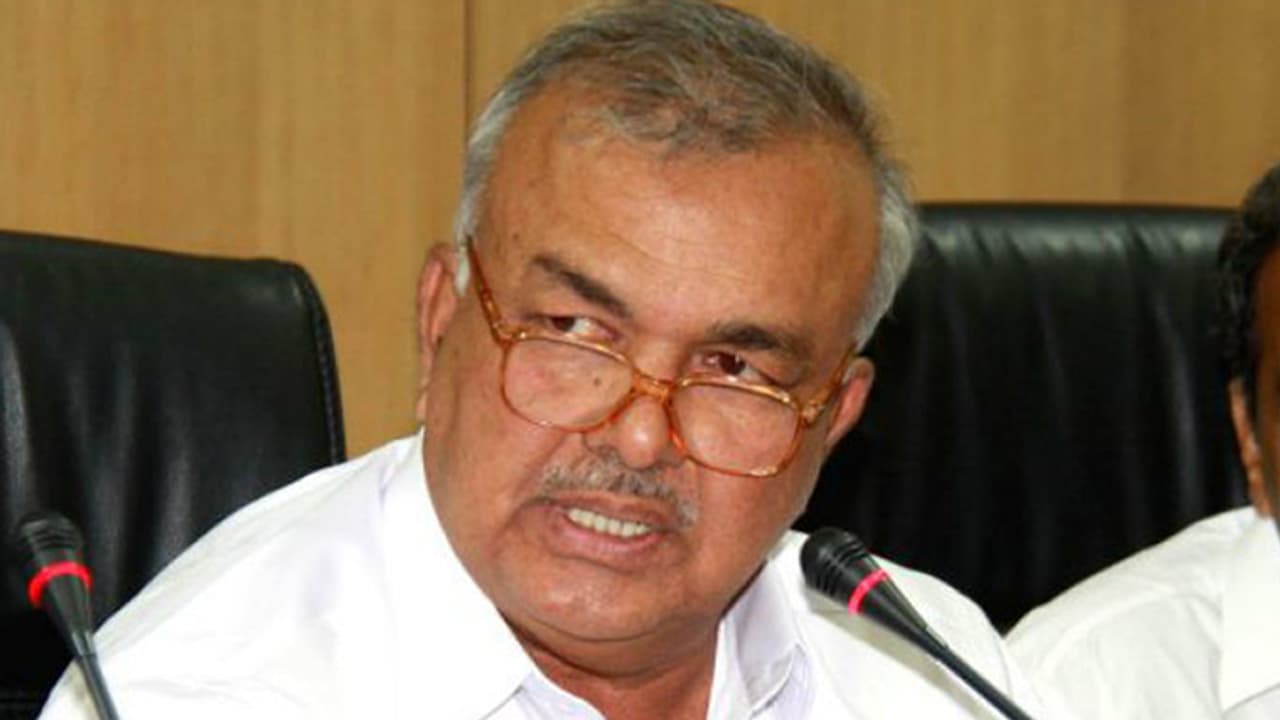 ಸುಪಾರಿ ಹಂತಕರಿಗೆ ಬಿಜೆಪಿ ಆಡಳಿತವಿರುವ ರಾಜ್ಯಗಳಿಂದ ಶಸ್ತ್ರಾಸ್ತ್ರ ಪೂರೈಕೆ ಆಗುತ್ತೆ; ಗೃಹ ಸಚಿವರೇ ಹೀಗಂದ್ರೆ ಹೇಗೆ? ಸುಪಾರಿ ಹಂತಕರಿಗೆ ಬಿಜೆಪಿ ಆಡಳಿತವಿರುವ ರಾಜ್ಯಗಳಿಂದ ಶಸ್ತ್ರಾಸ್ತ್ರ ಪೂರೈಕೆ ಆಗುತ್ತೆ; ಗೃಹ ಸಚಿವರೇ ಹೀಗಂದ್ರೆ ಹೇಗೆ?