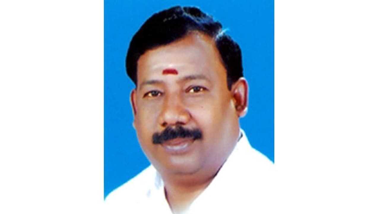 டி.டி.வியை புகழ்ந்து தள்ளிய குமரகுரு எம்எல்ஏ சட்டமன்றத்தில் கூச்சல் டி.டி.வியை புகழ்ந்து தள்ளிய குமரகுரு எம்எல்ஏ சட்டமன்றத்தில் கூச்சல்