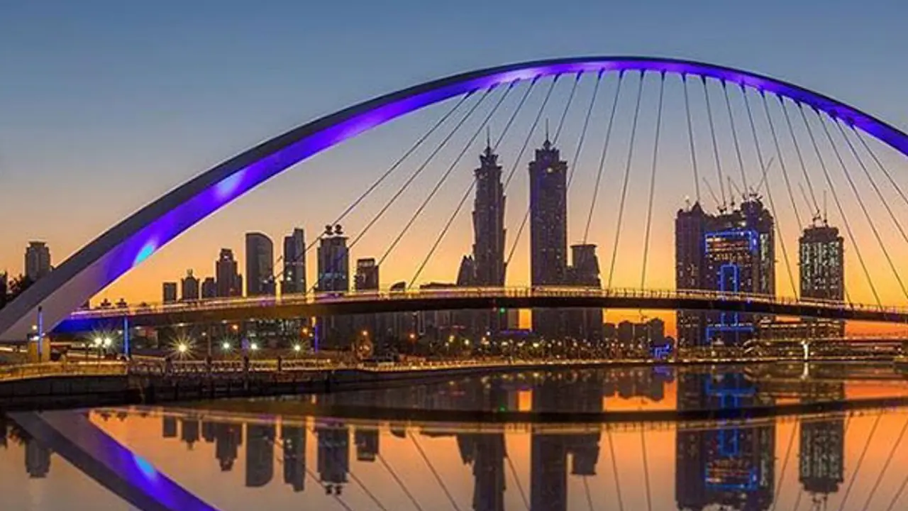 ദുബായിലെവിടെയോ അയാള് ഉണ്ടാവണം, ഒറ്റ യാത്രകൊണ്ട് എന്നെ കരയിച്ച ആ മനുഷ്യന്! ദുബായിലെവിടെയോ അയാള് ഉണ്ടാവണം, ഒറ്റ യാത്രകൊണ്ട് എന്നെ കരയിച്ച ആ മനുഷ്യന്!