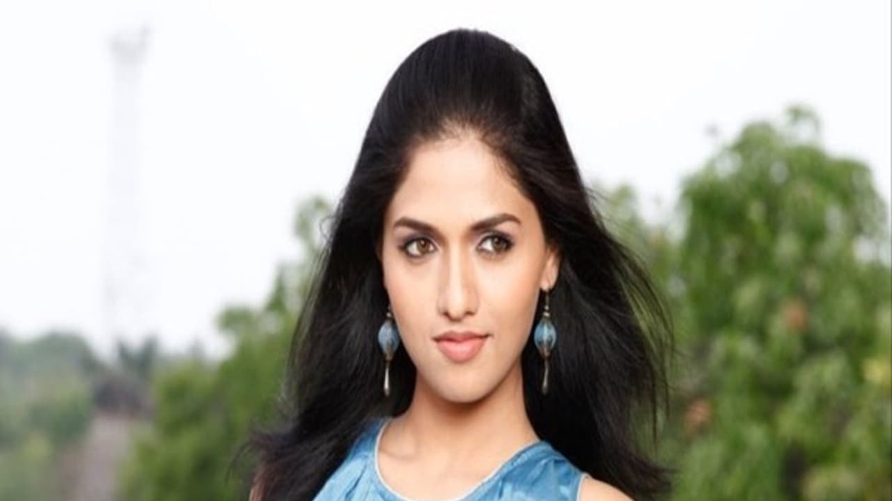 இதுக்கு ரித்விகா பரவாயில்லையே... விவாகரத்தான நடிகர் மீது தான் முதல் ஈர்ப்பு: ஷாக் கொடுத்த சுனைனா!