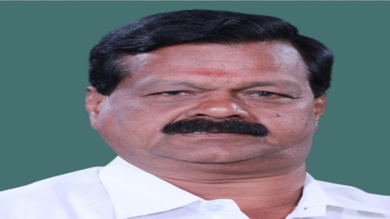 “உப்பு போட்டு சோறு சாப்பிடுறீங்களா…?”– எம்,பி,யிடம் கேள்வி கேட்ட தொகுதி வாசிகள் – அசோக் மனம் மாறிய கதை “உப்பு போட்டு சோறு சாப்பிடுறீங்களா…?”– எம்,பி,யிடம் கேள்வி கேட்ட தொகுதி வாசிகள் – அசோக் மனம் மாறிய கதை