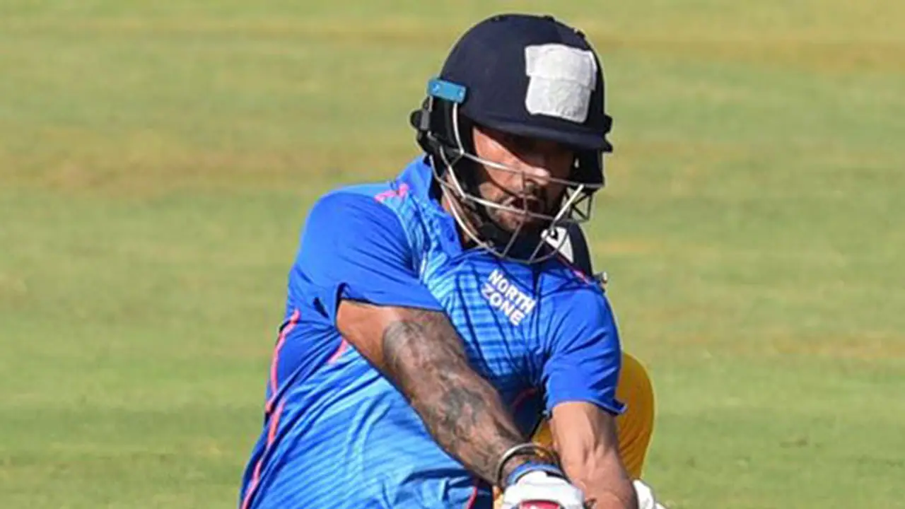 ಮೊದಲ ಟೆಸ್ಟ್ ಆರಂಭಕ್ಕೂ ಮುನ್ನವೇ ಟೀಂ ಇಂಡಿಯಾಗೆ ಆಘಾತ..! ಮೊದಲ ಟೆಸ್ಟ್ ಆರಂಭಕ್ಕೂ ಮುನ್ನವೇ ಟೀಂ ಇಂಡಿಯಾಗೆ ಆಘಾತ..!