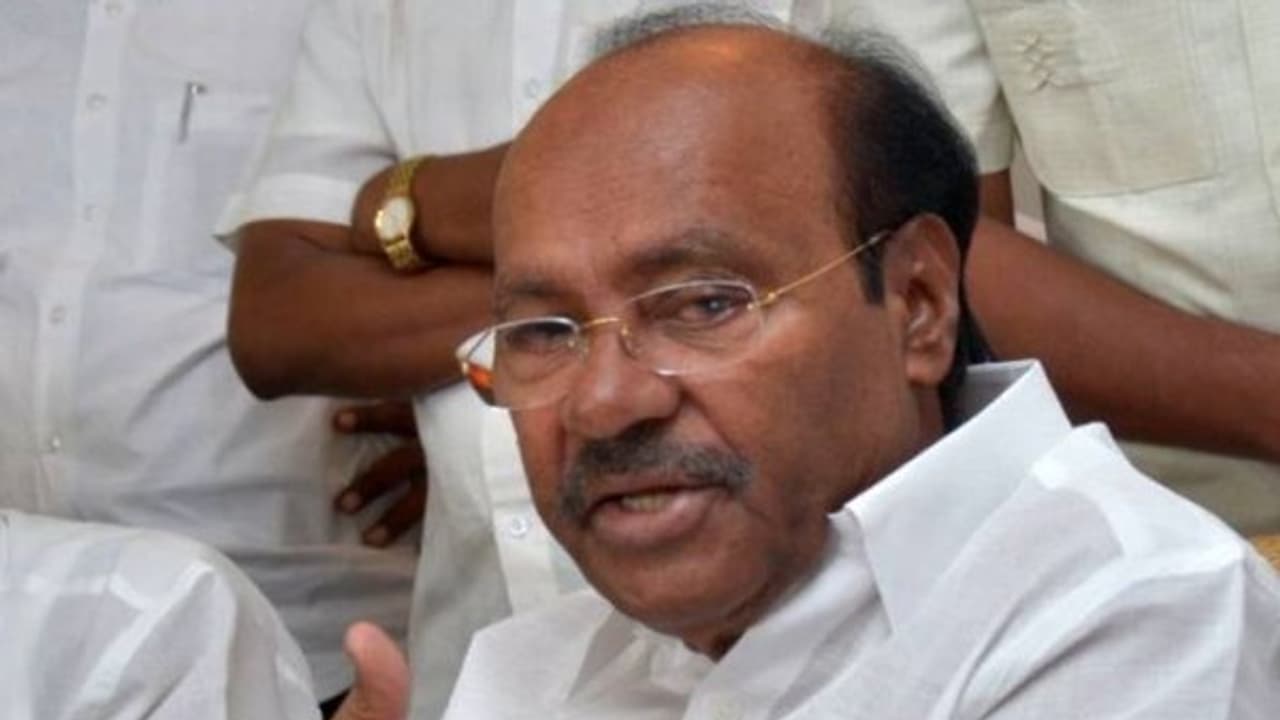 வங்காள விரிகுடாவைத் தவிர மற்ற எல்லாத்தையும் வாங்கிட்டாங்க..! சசிகலா குடும்பத்தின் மீது பாயும் ராமதாஸ்..! வங்காள விரிகுடாவைத் தவிர மற்ற எல்லாத்தையும் வாங்கிட்டாங்க..! சசிகலா குடும்பத்தின் மீது பாயும் ராமதாஸ்..!