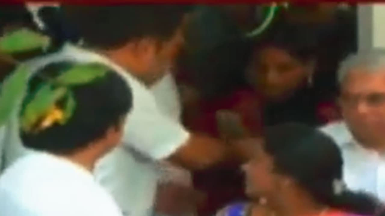 కొండగట్టుకు బయలుదేరిన పవన్ కొండగట్టుకు బయలుదేరిన పవన్