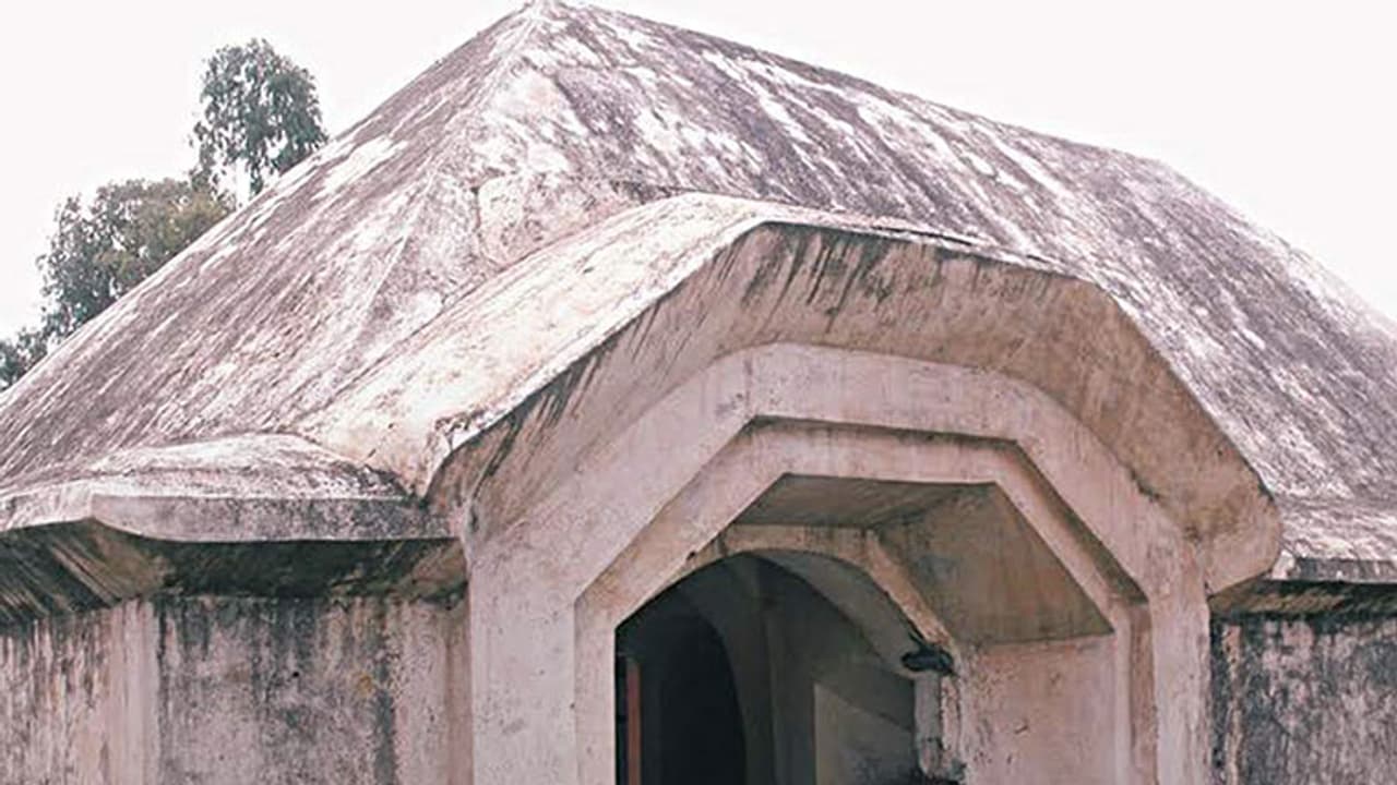 Railways translocates heritage building for laying track Railways translocates heritage building for laying track