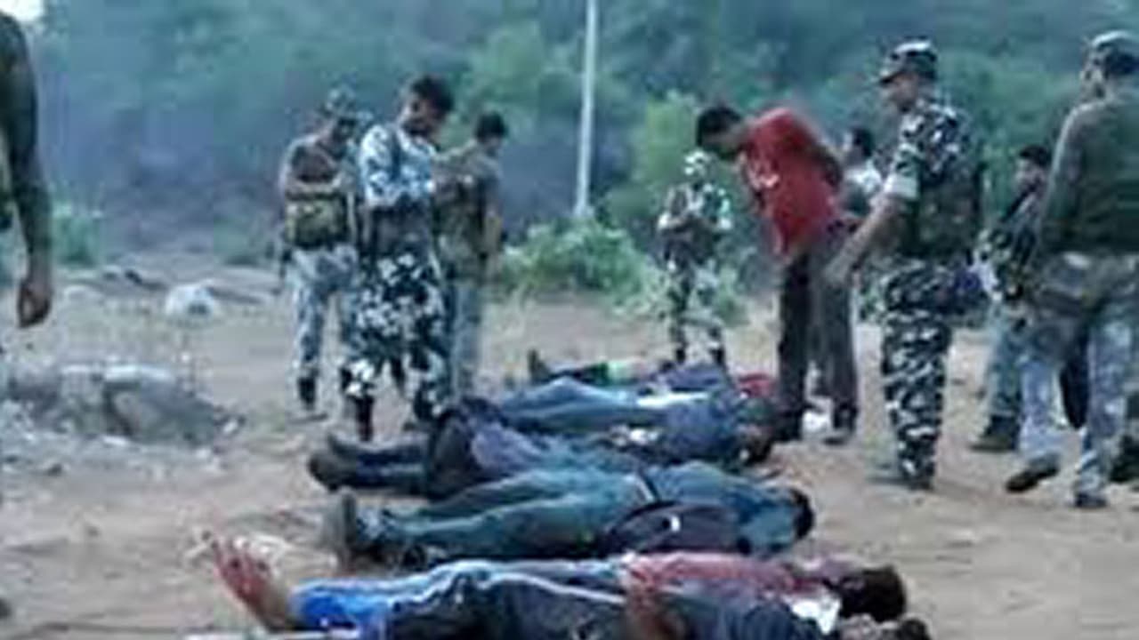 తెలంగాణలో భారీ ఎన్ కౌంటర్ 12 మంది మావోయిస్టుల మృతి (వీడియో) తెలంగాణలో భారీ ఎన్ కౌంటర్ 12 మంది మావోయిస్టుల మృతి (వీడియో)