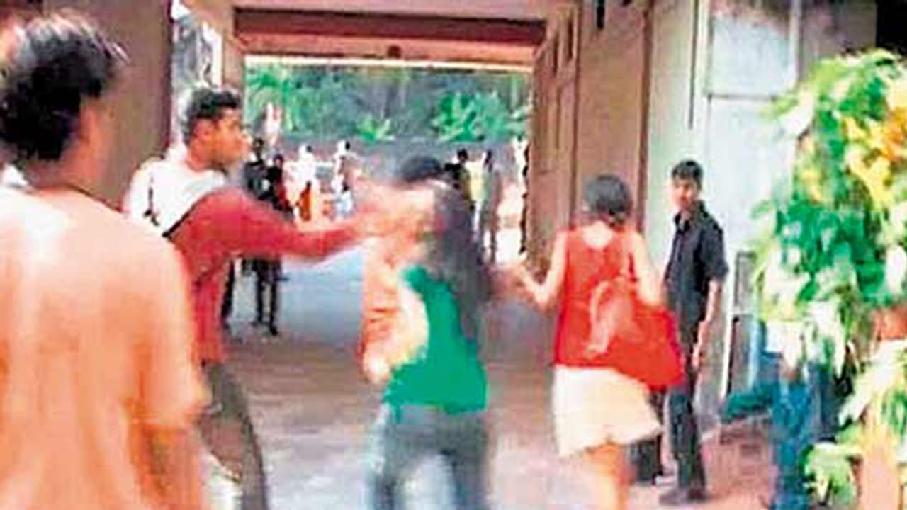 ಮಂಗಳೂರು ಪಬ್ ದಾಳಿ: ಆರೋಪಿಗಳು ದೋಷಮುಕ್ತರಾಗಿದ್ದು ಈ ಕಾರಣಕ್ಕೆ..! ಮಂಗಳೂರು ಪಬ್ ದಾಳಿ: ಆರೋಪಿಗಳು ದೋಷಮುಕ್ತರಾಗಿದ್ದು ಈ ಕಾರಣಕ್ಕೆ..!