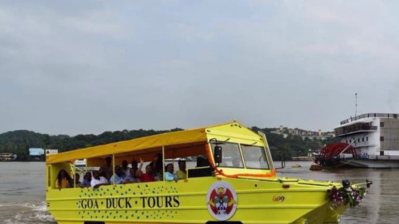 ಭೂಮಿ ಮತ್ತು ನೀರು ಎರಡರ ಮೇಲೂ ಓಡಾಡಬಲ್ಲ ‘ಡಕ್ ಬೋಟ್’ ಭೂಮಿ ಮತ್ತು ನೀರು ಎರಡರ ಮೇಲೂ ಓಡಾಡಬಲ್ಲ ‘ಡಕ್ ಬೋಟ್’