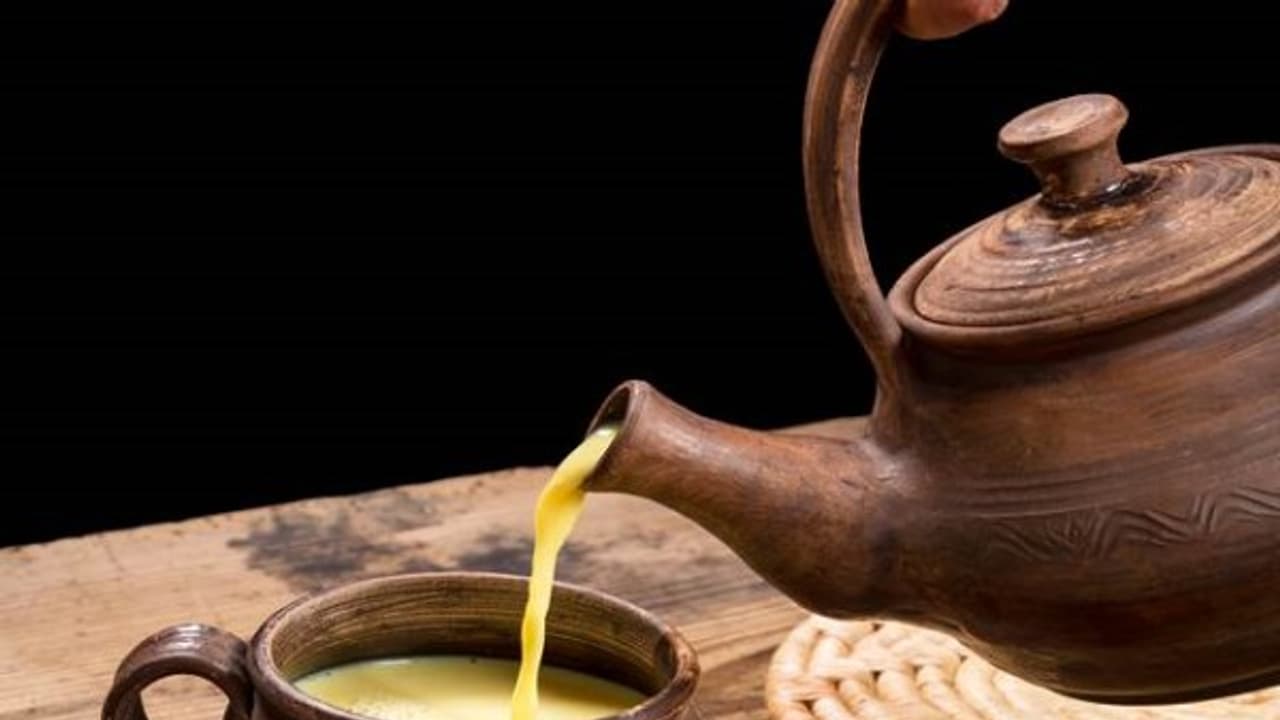 சருமம் பளபளப்பாக வேண்டுமா? மஞ்சள் கலந்த பாலைக் குடித்து பாருங்கள்… சருமம் பளபளப்பாக வேண்டுமா? மஞ்சள் கலந்த பாலைக் குடித்து பாருங்கள்…