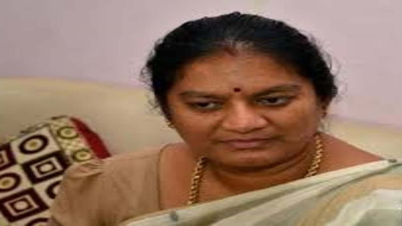 டி.டி.வி.தினகரன் மீது கடும் நடவடிக்கை ……தேர்தல் ஆணையர் நசீம் ஜைதி உறுதி அளித்தாக சசிகலா புஷ்பா அதிரடி பேட்டி…. டி.டி.வி.தினகரன் மீது கடும் நடவடிக்கை ……தேர்தல் ஆணையர் நசீம் ஜைதி உறுதி அளித்தாக சசிகலா புஷ்பா அதிரடி பேட்டி….