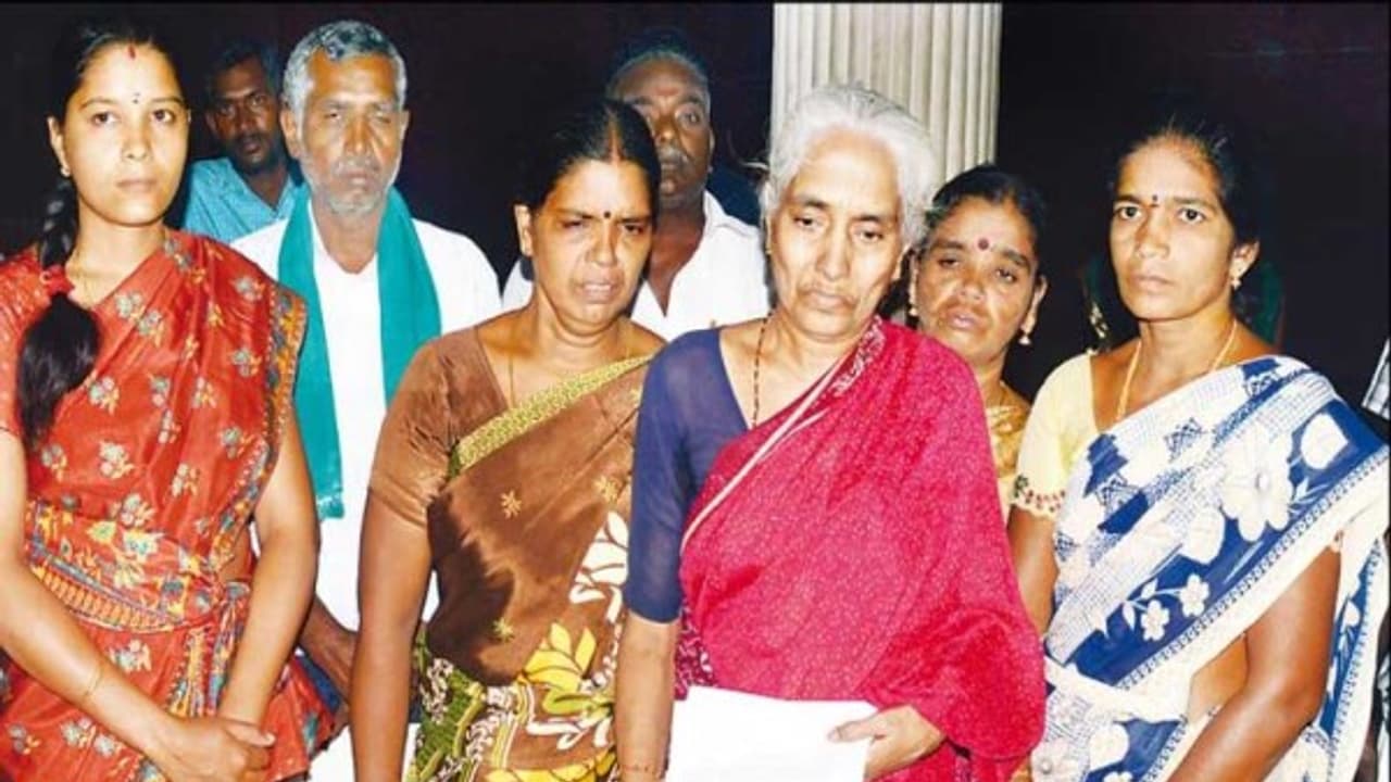 வெளிநாட்டில் அடித்துத் துன்புறுத்தப்படும் தன் மகனை மீட்டுத் தரக்கோரி தாய் கதறல்… வெளிநாட்டில் அடித்துத் துன்புறுத்தப்படும் தன் மகனை மீட்டுத் தரக்கோரி தாய் கதறல்…