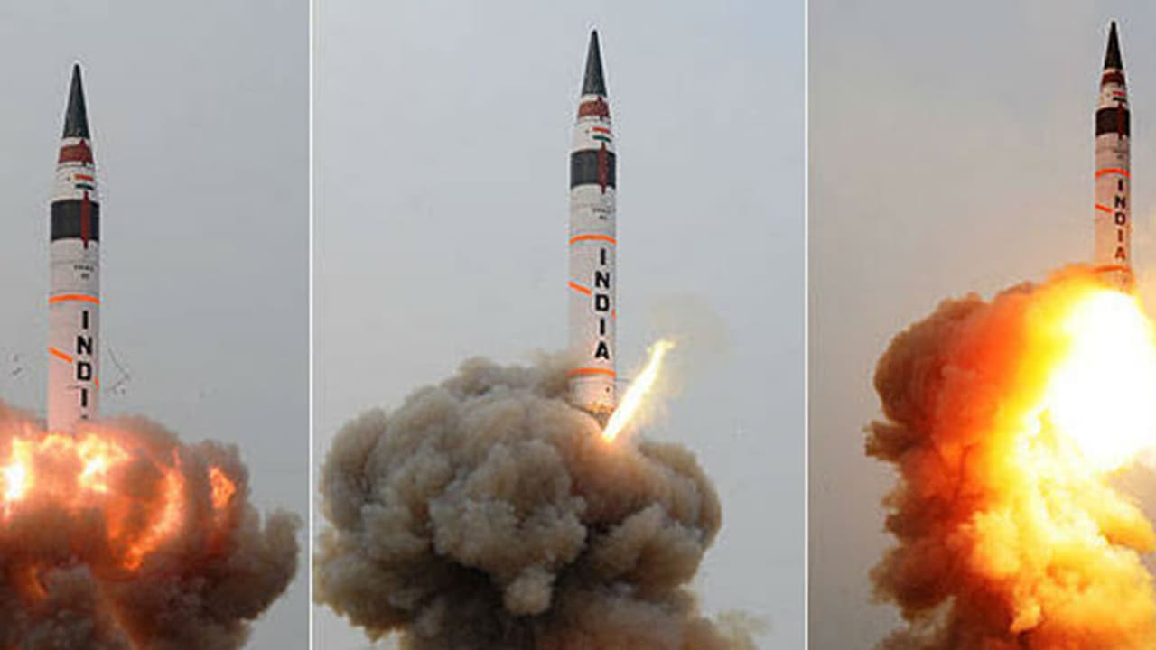 'അഗ്നി 5' ബാലിസ്റ്റിക് മിസൈൽ വിജയകരമായി പരീക്ഷിച്ചു 'അഗ്നി 5' ബാലിസ്റ്റിക് മിസൈൽ വിജയകരമായി പരീക്ഷിച്ചു