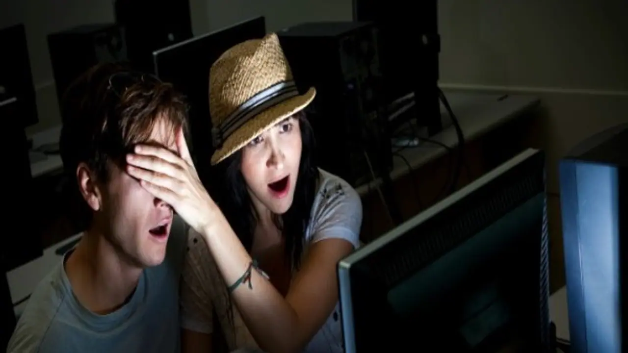 లేడీస్ హాస్టల్ లో సీక్రెట్ కెమెరాలు, ఇంటర్నెట్ లో వీడియోలు, ప్రేయసిని చూసి..