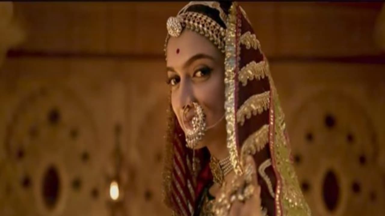 பத்மாவதி படத்திற்கு ஆதரவு... நாடு முழுவதும் படபிடிப்பு நிறுத்தம்! பத்மாவதி படத்திற்கு ஆதரவு... நாடு முழுவதும் படபிடிப்பு நிறுத்தம்!