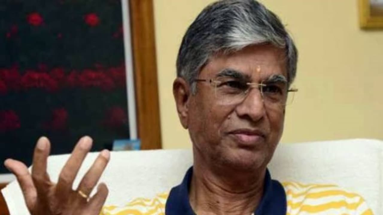 180 ரூவா டிக்கெட் எடுத்து படம் பாக்க வான்னு நாங்க சொன்னோமா..?: ரசிகர்களுக்கு ‘விஜய்’ அப்பா பொளேர்! 180 ரூவா டிக்கெட் எடுத்து படம் பாக்க வான்னு நாங்க சொன்னோமா..?: ரசிகர்களுக்கு ‘விஜய்’ அப்பா பொளேர்!