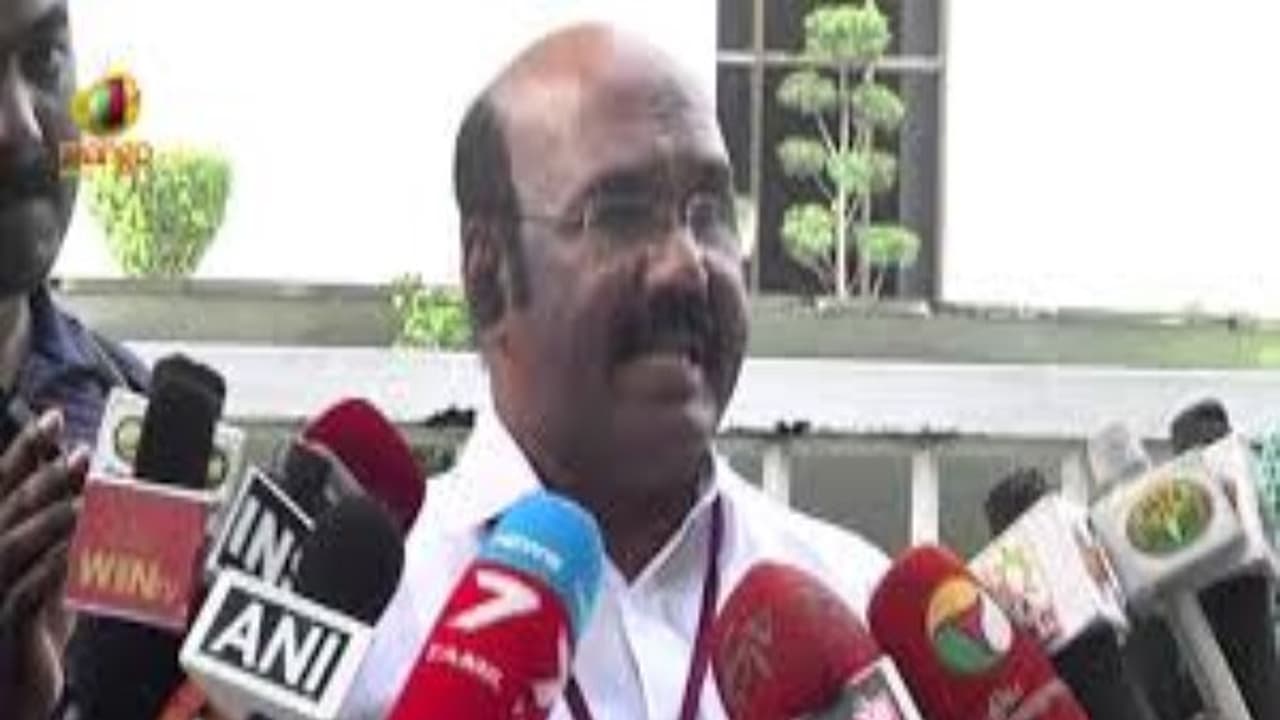 இவர் என்ன பெரிய என்ஜினியரா? …. சிஸ்டம் சரியில்லைன்னு சொல்றதுக்கு … ரஜினிகாந்த்தைக் கலாய்த்த அமைச்சர் ஜெயகுமார் ! இவர் என்ன பெரிய என்ஜினியரா? …. சிஸ்டம் சரியில்லைன்னு சொல்றதுக்கு … ரஜினிகாந்த்தைக் கலாய்த்த அமைச்சர் ஜெயகுமார் !