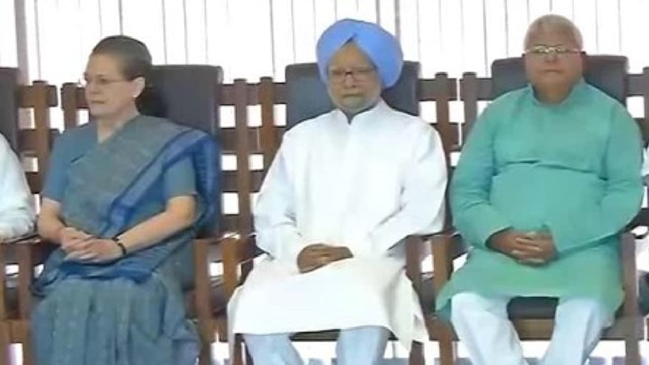 ஜனாதிபதி வேட்பாளர் யார்...? எதிர்க்கட்சி தலைவர்கள் ஆலோசனை ஜனாதிபதி வேட்பாளர் யார்...? எதிர்க்கட்சி தலைவர்கள் ஆலோசனை