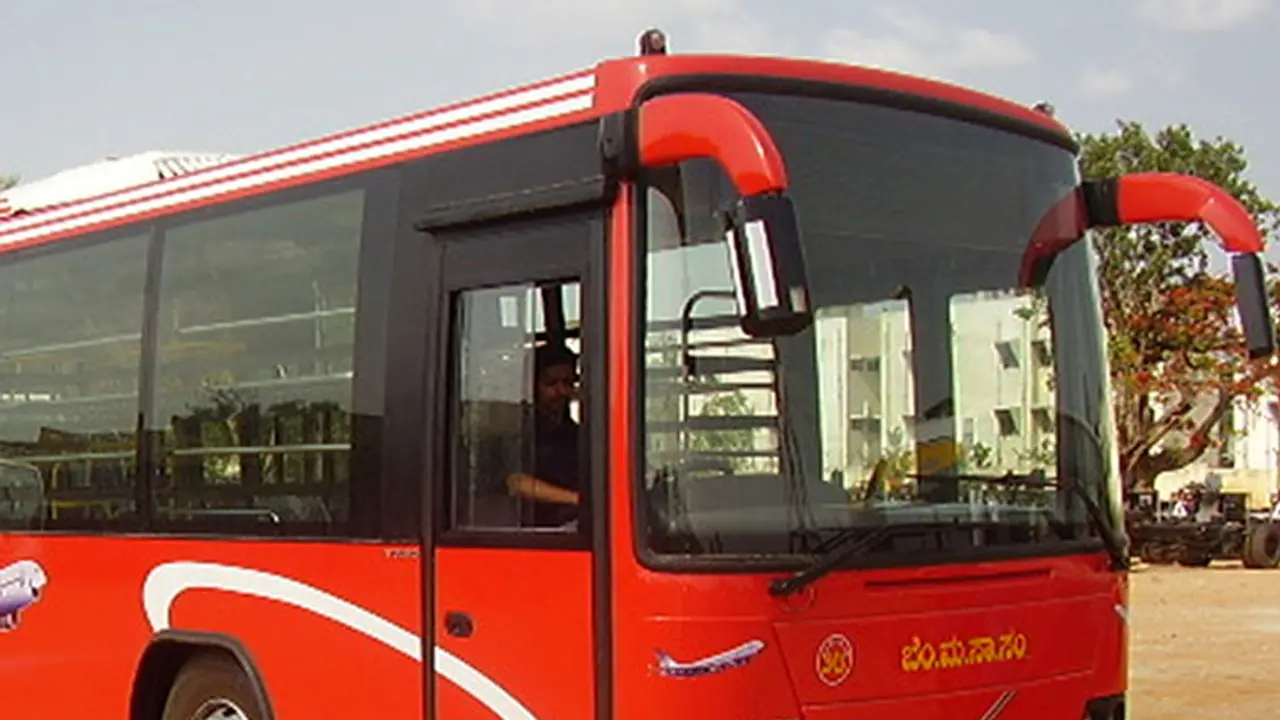 ವಾಯುವಜ್ರ ಬಸ್ ದರ ಹೆಚ್ಚಿಸಿದ ಬಿಎಂಟಿಸಿ ವಾಯುವಜ್ರ ಬಸ್ ದರ ಹೆಚ್ಚಿಸಿದ ಬಿಎಂಟಿಸಿ