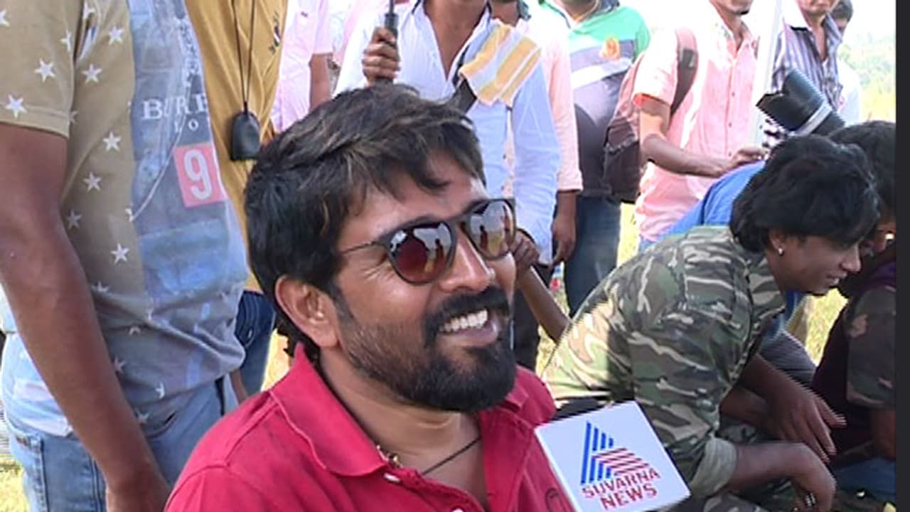 ದೊಡ್ಡ ದೊಡ್ಡ ನಟರನ್ನೇ ರಿಸ್ಕ್`ನಲ್ಲಿ ಸಿಲುಕಿಸಿದ್ದ ಸ್ಟಂಟ್ ಮಾಸ್ಟರ್ ರವಿವರ್ಮ ದೊಡ್ಡ ದೊಡ್ಡ ನಟರನ್ನೇ ರಿಸ್ಕ್`ನಲ್ಲಿ ಸಿಲುಕಿಸಿದ್ದ ಸ್ಟಂಟ್ ಮಾಸ್ಟರ್ ರವಿವರ್ಮ