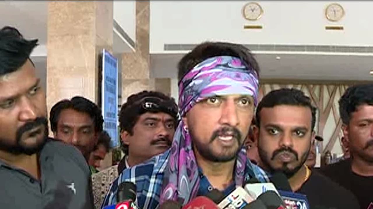 (ವಿಡಿಯೋ) ದರ್ಶನ್ ವಿವಾದ: ಕೊನೆಗೂ ಮೌನ ಮುರಿದ ಕಿಚ್ಚ! (ವಿಡಿಯೋ) ದರ್ಶನ್ ವಿವಾದ: ಕೊನೆಗೂ ಮೌನ ಮುರಿದ ಕಿಚ್ಚ!