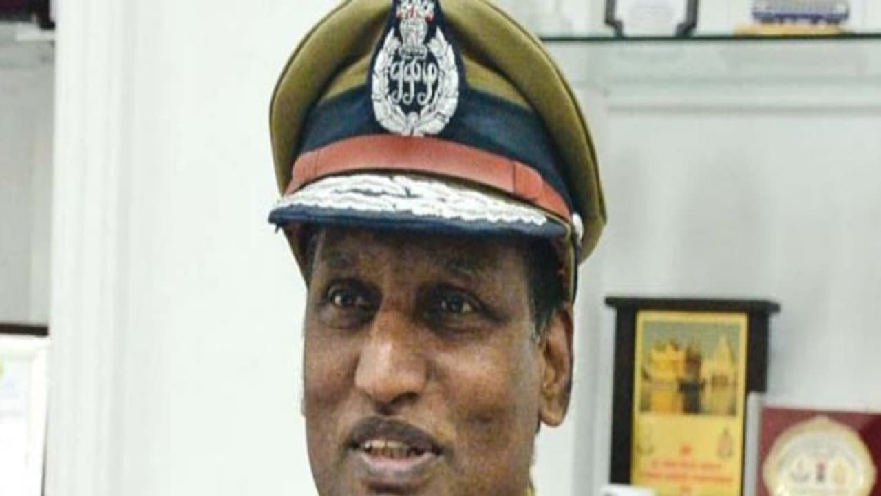 டிஜிபி ராஜேந்திரன் மீதான குட்கா லஞ்ச புகார் 2 வாரங்களுக்குள் விசாரிக்க உயர்நீதிமன்றம் உத்தரவு…! டிஜிபி ராஜேந்திரன் மீதான குட்கா லஞ்ச புகார் 2 வாரங்களுக்குள் விசாரிக்க உயர்நீதிமன்றம் உத்தரவு…!