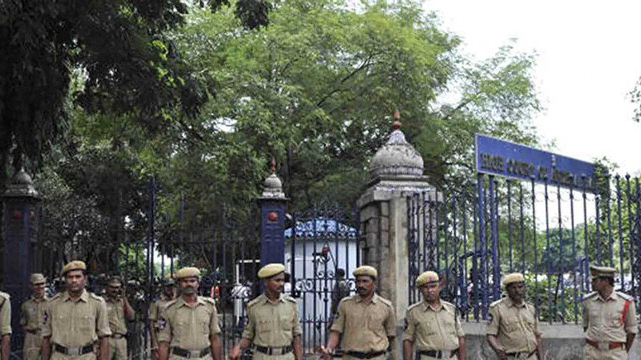 Telangana Lawyers' strike: Judicial officers suspend agitation Telangana Lawyers' strike: Judicial officers suspend agitation