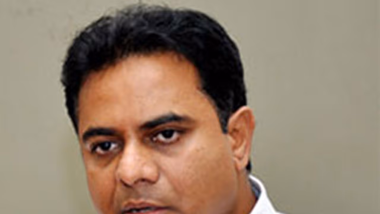 కెటిఆర్ తెగ కన్ ఫ్యూజ్ అయిపోయారు కెటిఆర్ తెగ కన్ ఫ్యూజ్ అయిపోయారు