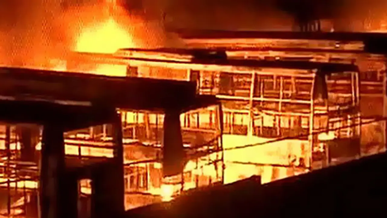 ಕಾವೇರಿ ಗಲಭೆ: ಬಸ್ಗಳಿಗೆ ಬೆಂಕಿ ಪ್ರಕರಣದಲ್ಲಿ ಹೊಸ ಟ್ವಿಸ್ಟ್? ಕಾವೇರಿ ಗಲಭೆ: ಬಸ್ಗಳಿಗೆ ಬೆಂಕಿ ಪ್ರಕರಣದಲ್ಲಿ ಹೊಸ ಟ್ವಿಸ್ಟ್?